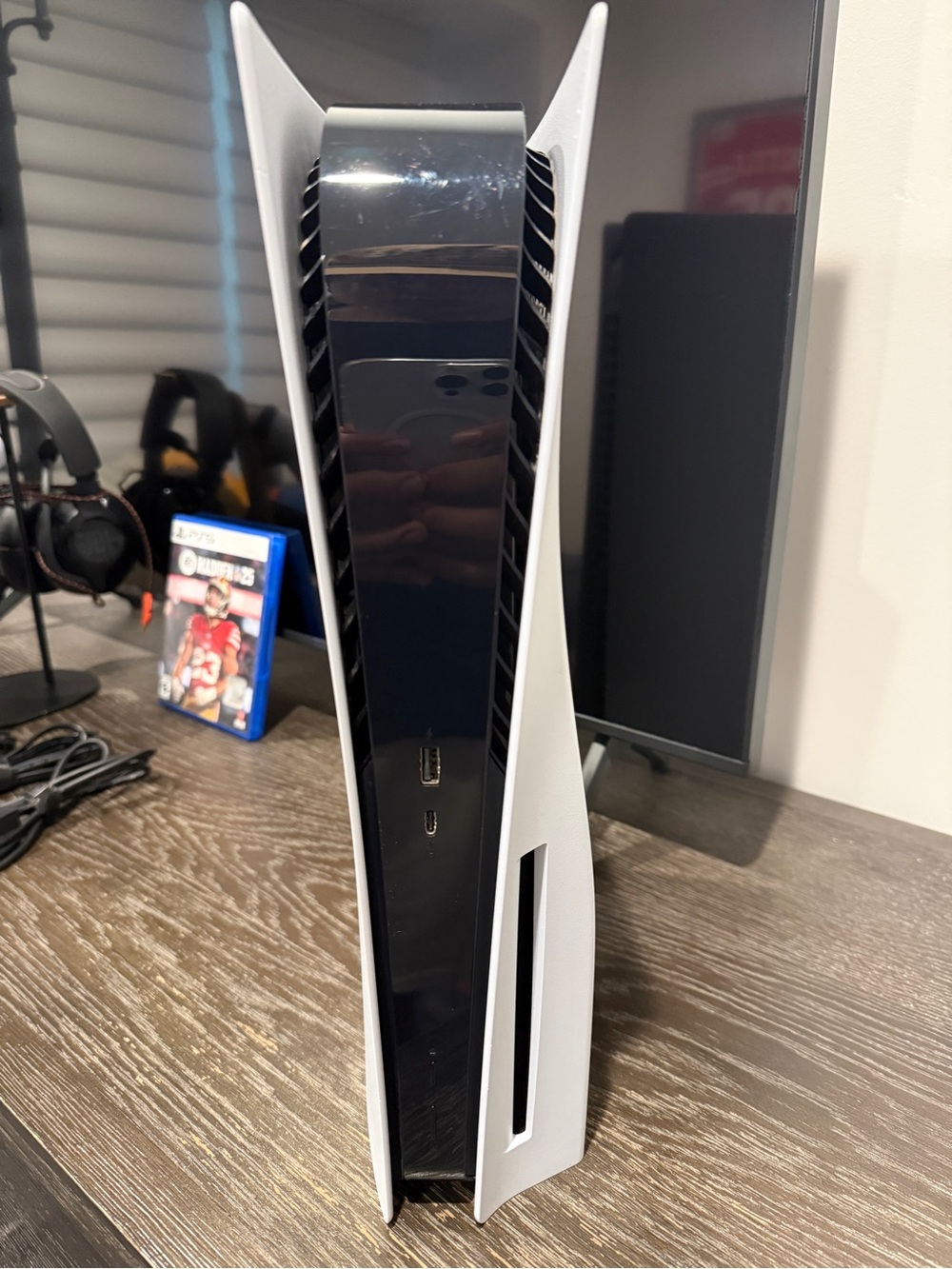 Sony PS5 - Picture 3 of 16